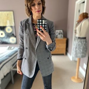 Gently worn Treasure & Bond gray plaid jacket. A fitted longer style jacket